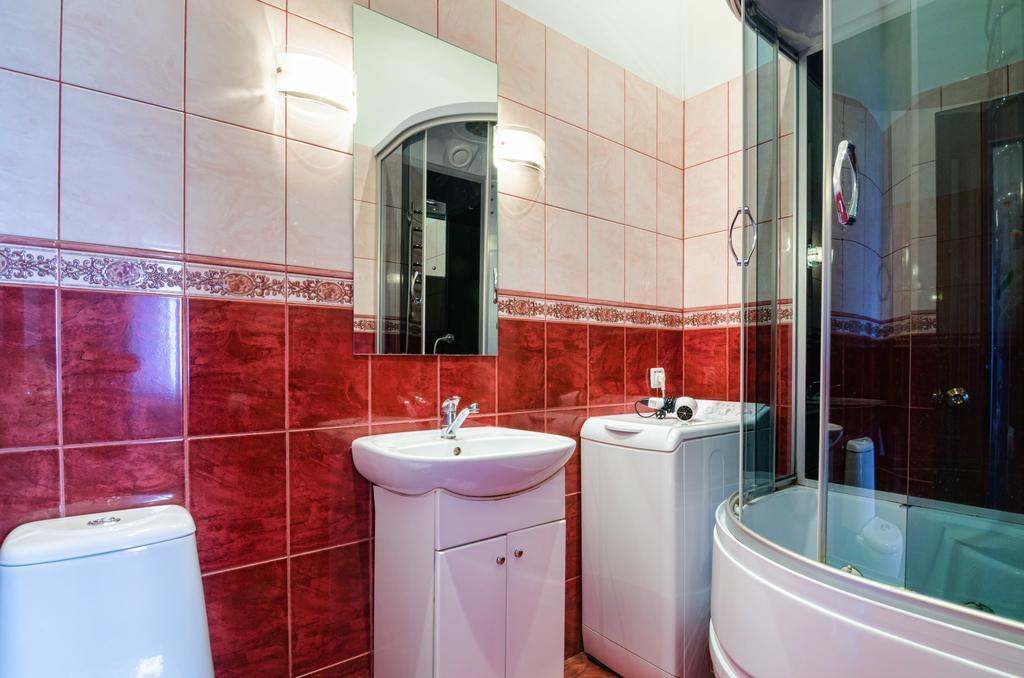 Leogrand Apartments On Kniazia Romana 26 Lviv Ngoại thất bức ảnh